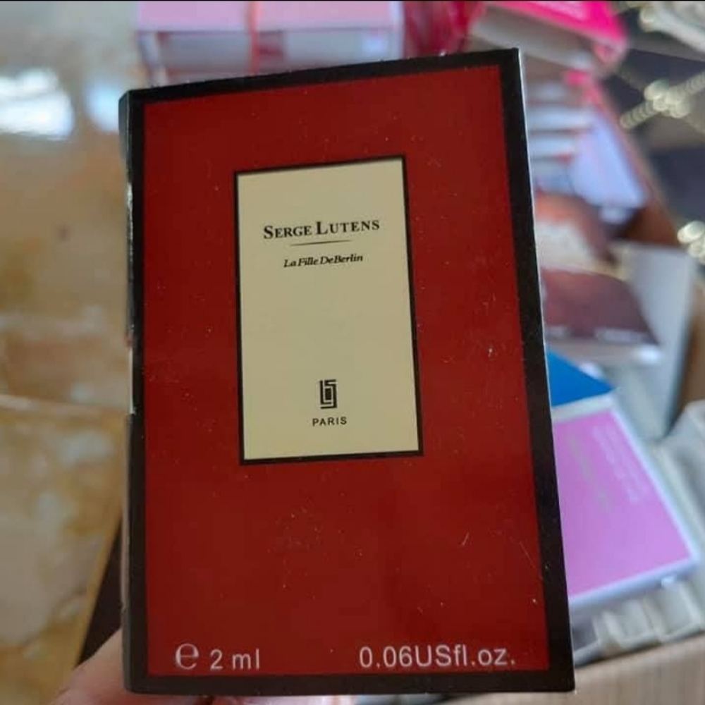 Serge Lutens La Fille de Berlin Perfume Sample